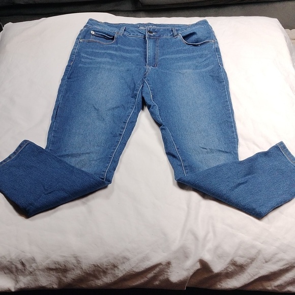 Tahari women's jeans sized 14/32 - Picture 1 of 13